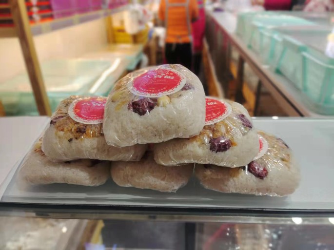 臘八至，八寶到，南北特八寶飯送您福氣滿(mǎn)滿(mǎn)，幸福滿(mǎn)滿(mǎn)